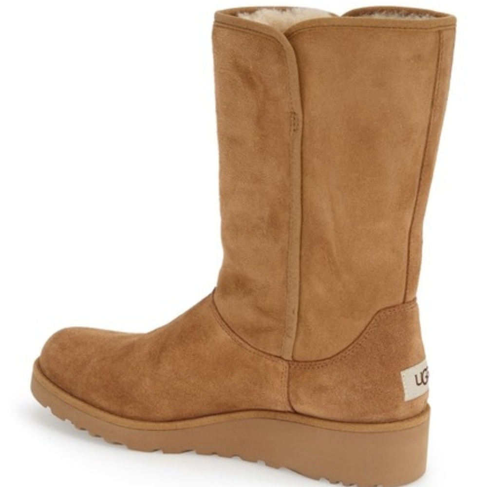 NWT Ugg Amie Boot - Chestnut